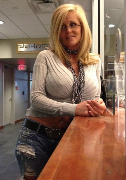 Busty Blonde In Tight Clothes Private Milf Pics