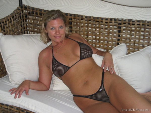 amateur milf wife bikini